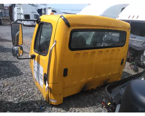 FREIGHTLINER M2 106 CAB