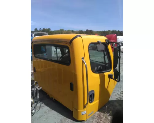 FREIGHTLINER M2 106 CAB