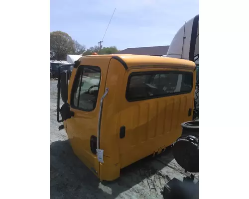 FREIGHTLINER M2 106 CAB