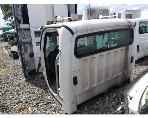 FREIGHTLINER M2 106 CAB