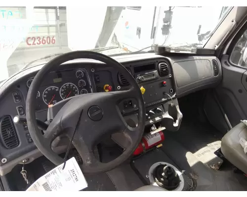 FREIGHTLINER M2 106 CAB