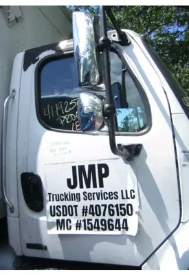 FREIGHTLINER M2 106 CAB