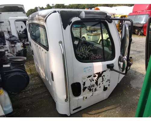 FREIGHTLINER M2 106 CAB