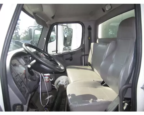 FREIGHTLINER M2 106 CAB