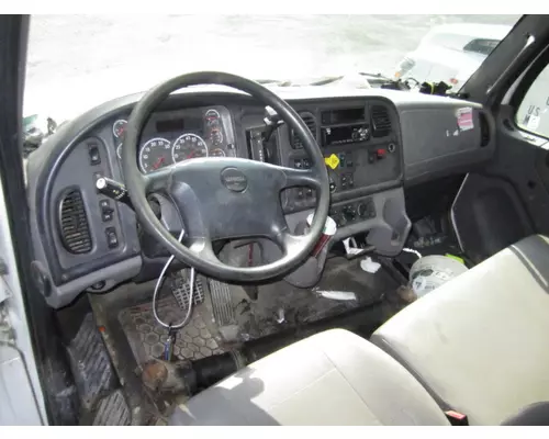 FREIGHTLINER M2 106 CAB