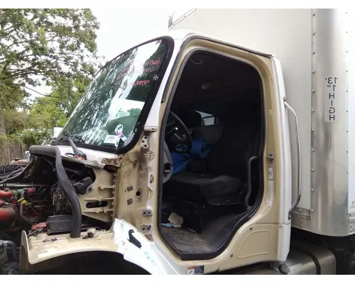 FREIGHTLINER M2 106 CAB