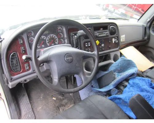 FREIGHTLINER M2 106 CAB