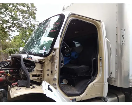 FREIGHTLINER M2 106 CAB