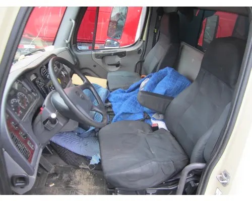 FREIGHTLINER M2 106 CAB