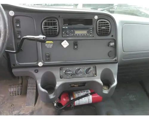 FREIGHTLINER M2 106 CAB