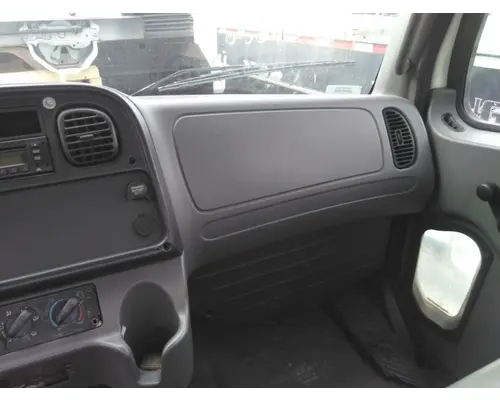 FREIGHTLINER M2 106 CAB