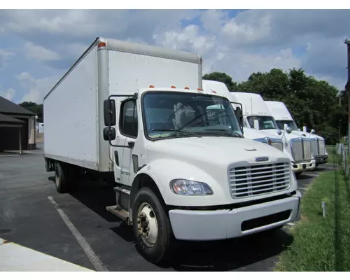 FREIGHTLINER M2 106 CAB