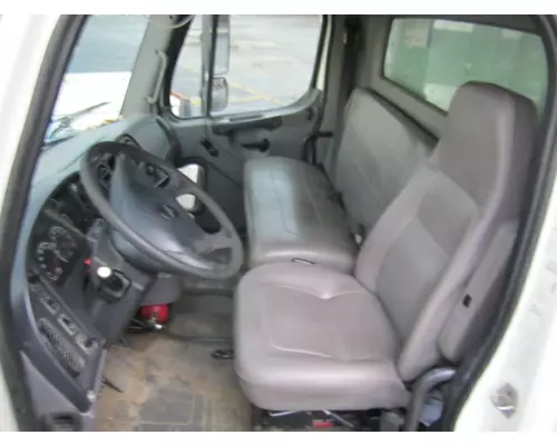 FREIGHTLINER M2 106 CAB