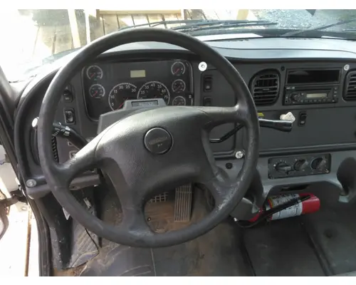 FREIGHTLINER M2 106 CAB