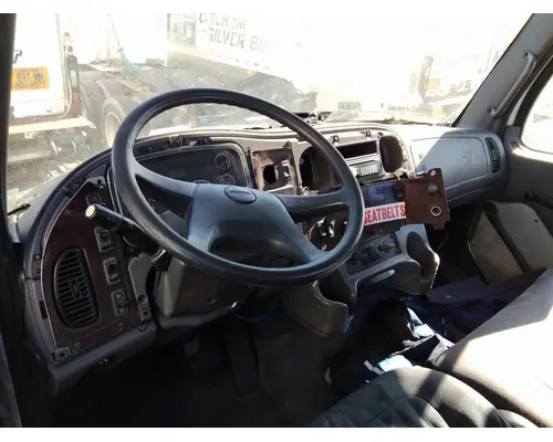 FREIGHTLINER M2 106 CAB