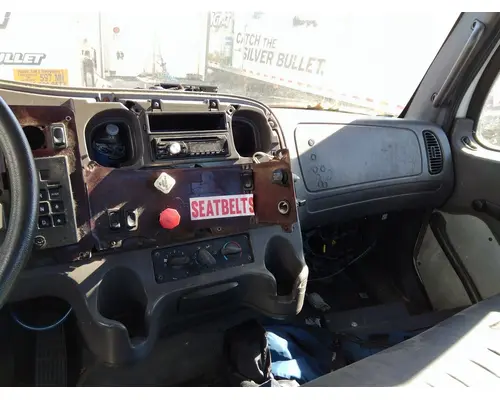 FREIGHTLINER M2 106 CAB