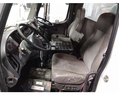 FREIGHTLINER M2 106 CAB