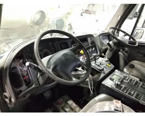 FREIGHTLINER M2 106 CAB