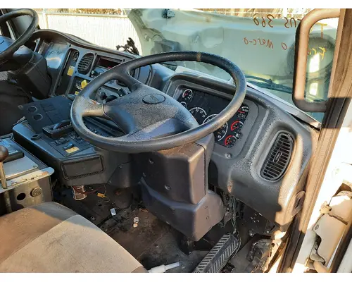 FREIGHTLINER M2 106 CAB