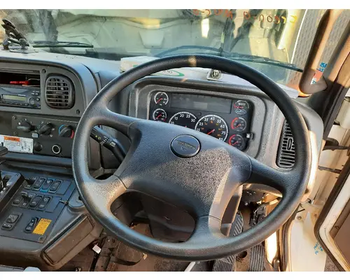 FREIGHTLINER M2 106 CAB