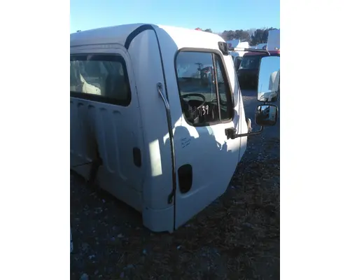 FREIGHTLINER M2 106 CAB