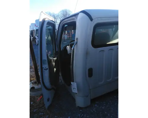 FREIGHTLINER M2 106 CAB