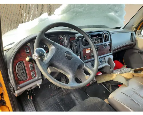 FREIGHTLINER M2 106 CAB