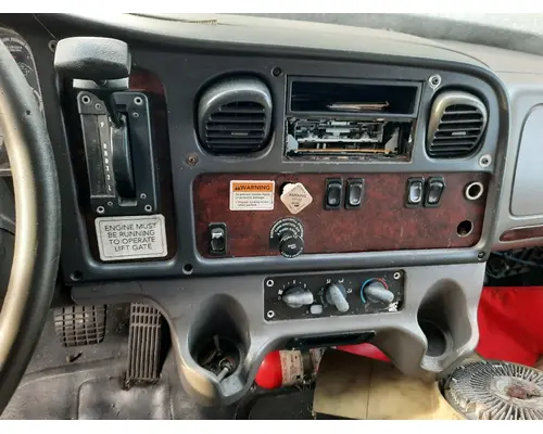FREIGHTLINER M2 106 CAB