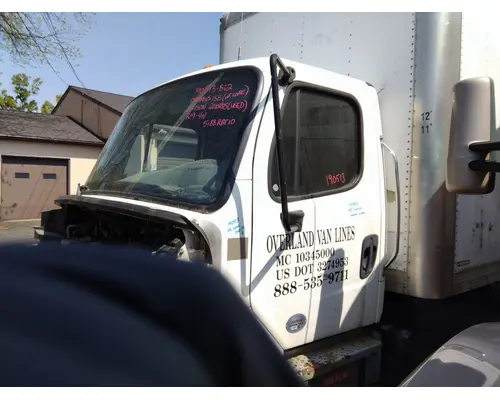 FREIGHTLINER M2 106 CAB