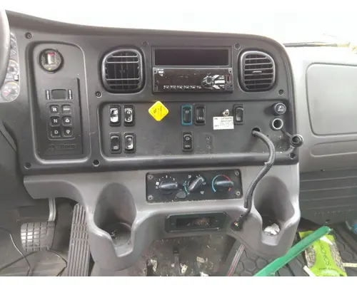 FREIGHTLINER M2 106 CAB
