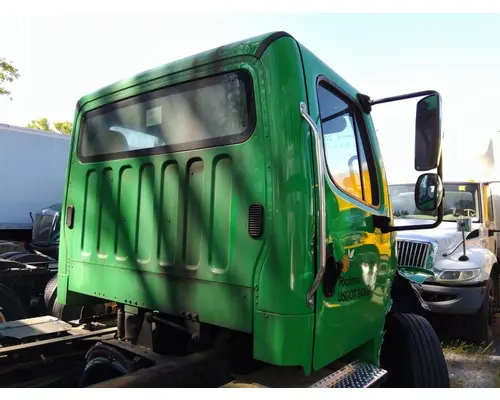 FREIGHTLINER M2 106 CAB