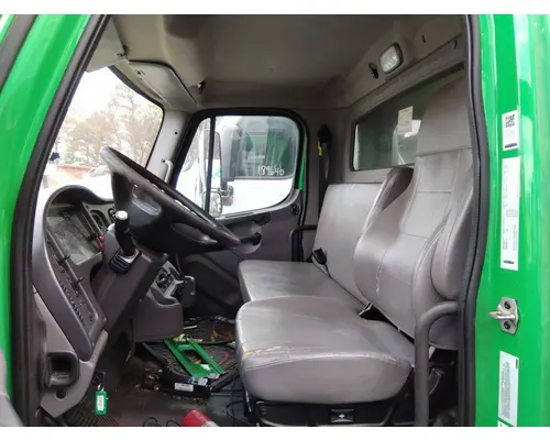 FREIGHTLINER M2 106 CAB
