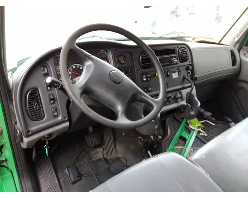FREIGHTLINER M2 106 CAB