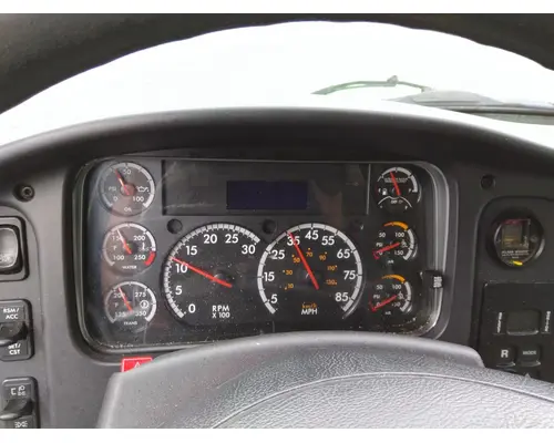 FREIGHTLINER M2 106 CAB