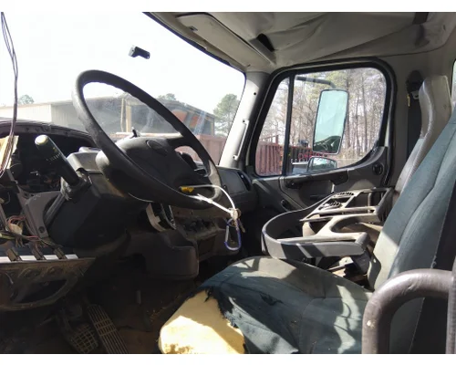 FREIGHTLINER M2 106 CAB