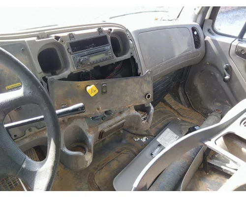 FREIGHTLINER M2 106 CAB