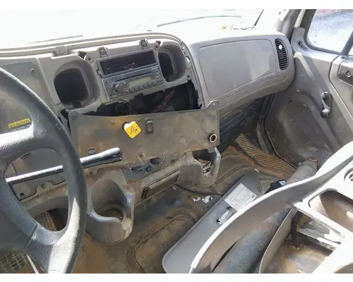 FREIGHTLINER M2 106 CAB