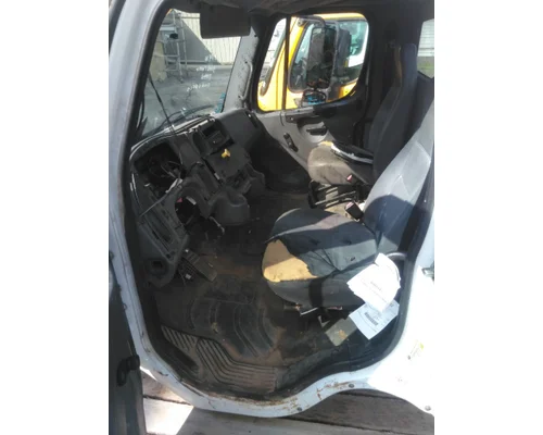 FREIGHTLINER M2 106 CAB