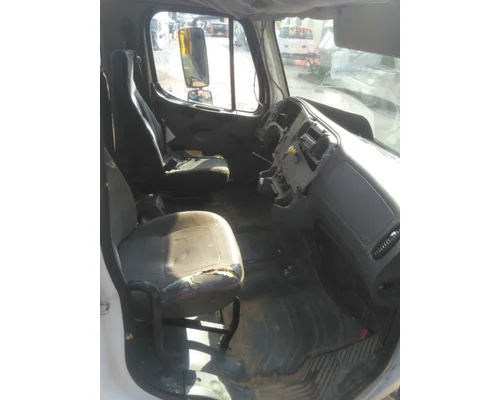 FREIGHTLINER M2 106 CAB