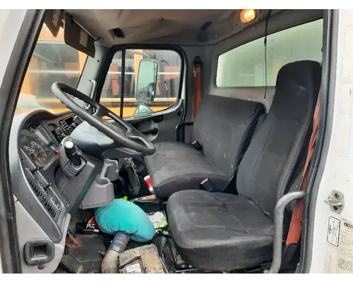 FREIGHTLINER M2 106 CAB