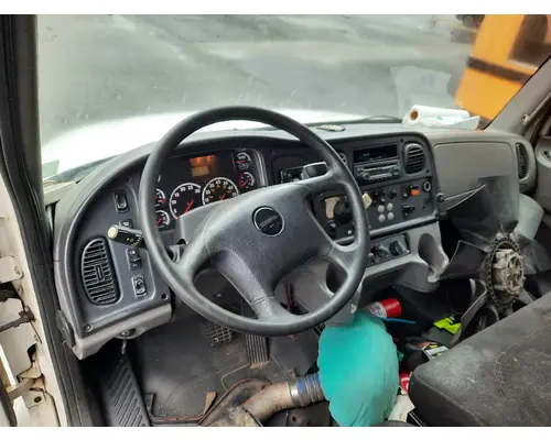 FREIGHTLINER M2 106 CAB
