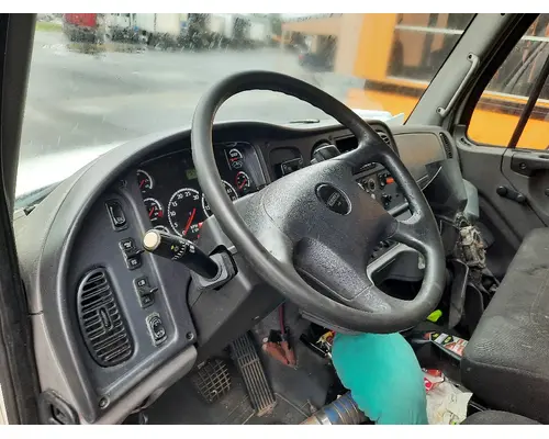 FREIGHTLINER M2 106 CAB