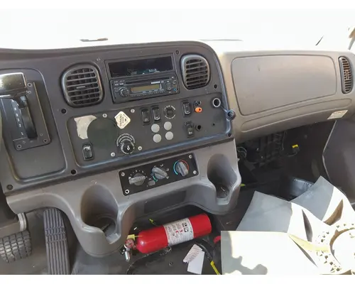 FREIGHTLINER M2 106 CAB