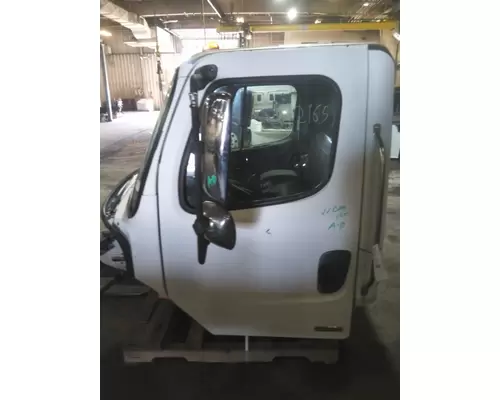 FREIGHTLINER M2 106 CAB