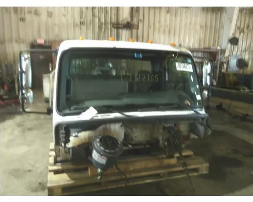 FREIGHTLINER M2 106 CAB