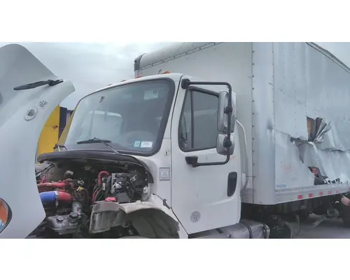 FREIGHTLINER M2 106 CAB