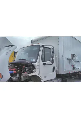 FREIGHTLINER M2 106 CAB