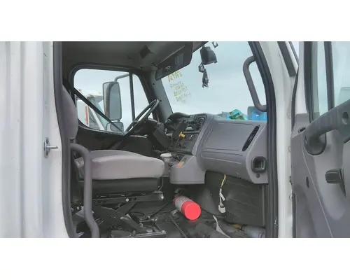 FREIGHTLINER M2 106 CAB