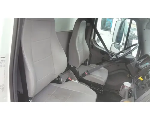 FREIGHTLINER M2 106 CAB