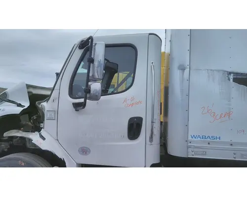 FREIGHTLINER M2 106 CAB